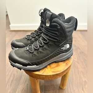 The North Face Women’s VECTIV Fastpack Insulated FUTURELIGHT Boots, Size 9